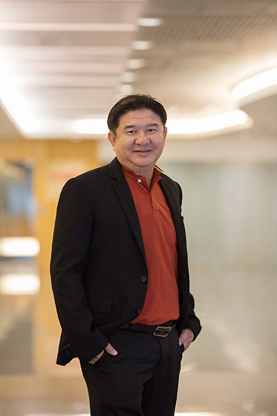 นายสมศักดิ์ เธียรธีรวิทย์ กรรมการผู้จัดการ (managing director)