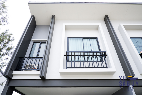 Britania วงแหวน-หทัยราษฎร์